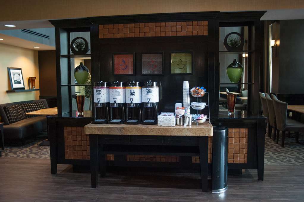 Hampton Inn & Suites Палестин Ресторан фото