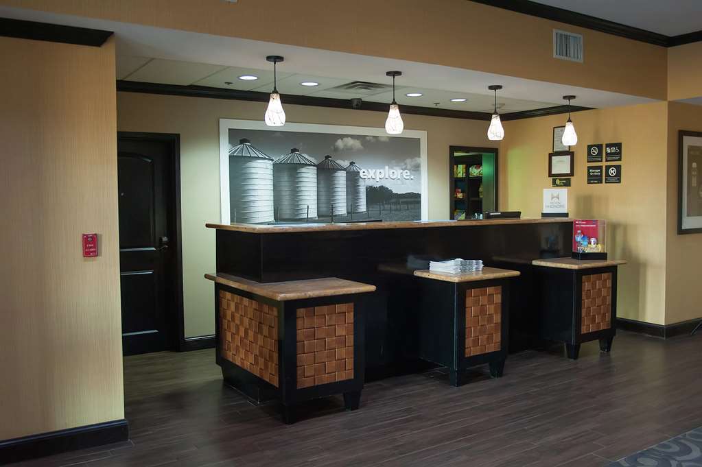 Hampton Inn & Suites Палестин Интерьер фото